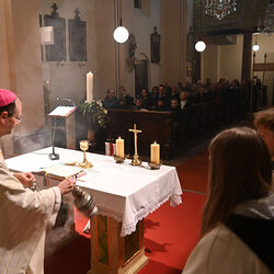 Osternachtsfeier mit Weihbischof Turnovszky